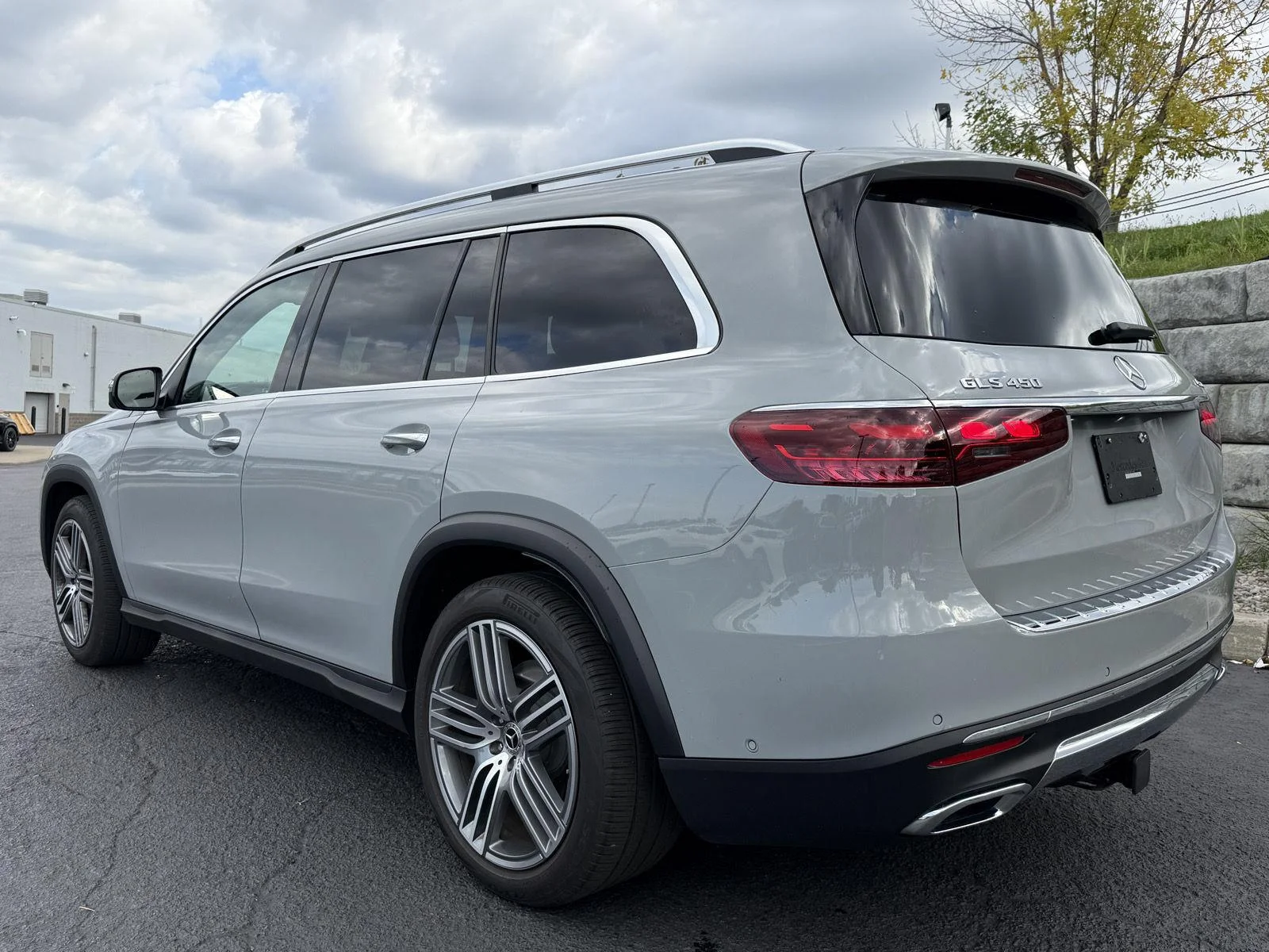 Used 2024 MANUFAKTUR Alpine Grey Mercedes-Benz GLS 450 image 3