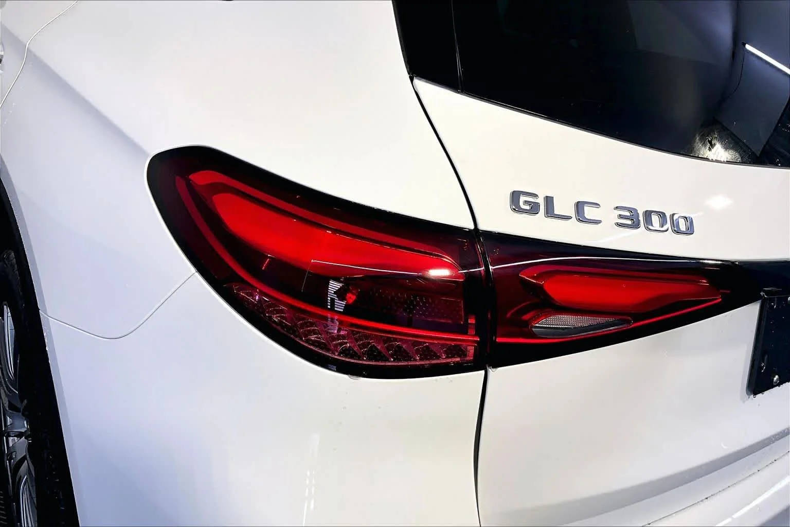 New 2026 Polar White Mercedes-Benz GLC 300 image 5
