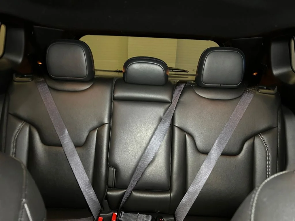 Used 2025 Red Hot Pearlcoat Jeep Limited image 23