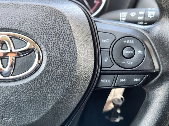 Used 2023 Ice Toyota LE image 31