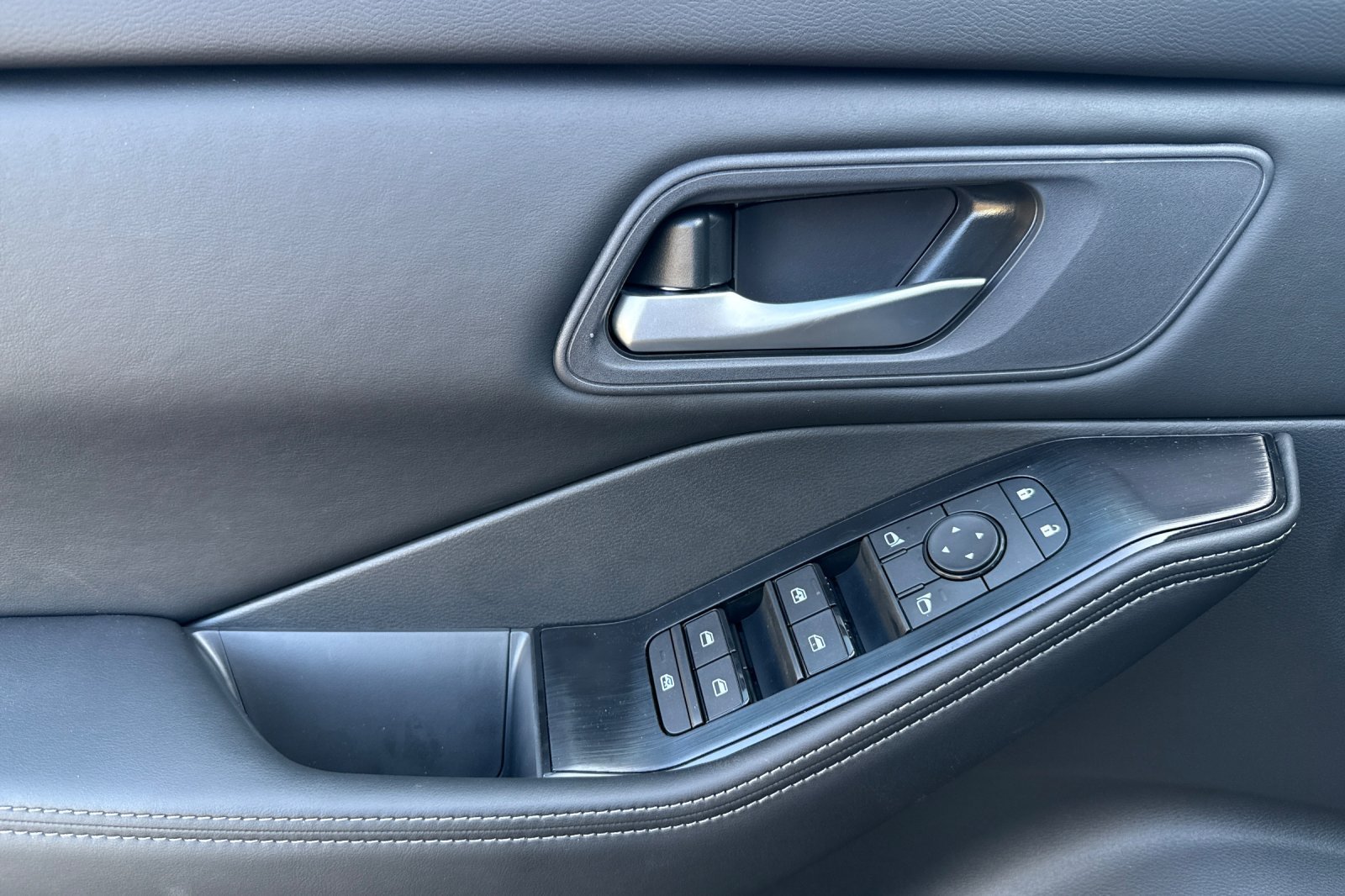 New 2026 Boulder Gray Pearl Nissan SV image 8