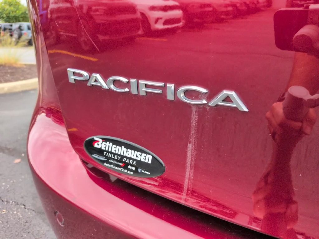 Certified Used 2023 Velvet Chrysler Touring L image 9