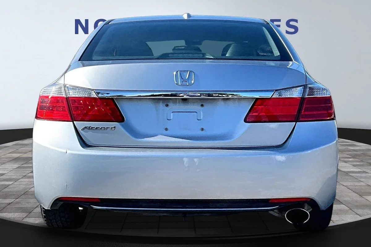 Used 2013 Silver Honda EX-L image 5