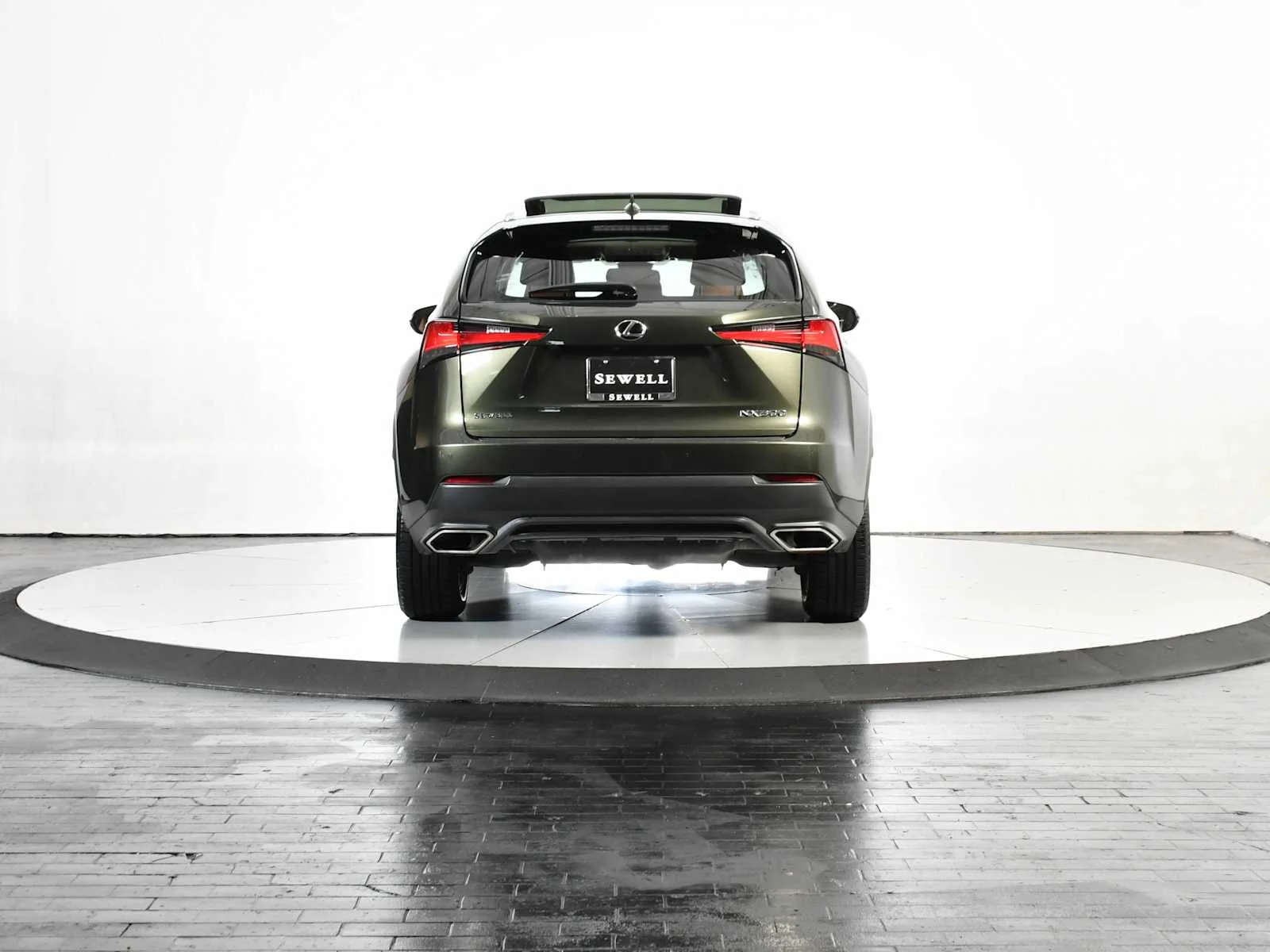 Used 2021 Nori Green Pearl Lexus  image 5