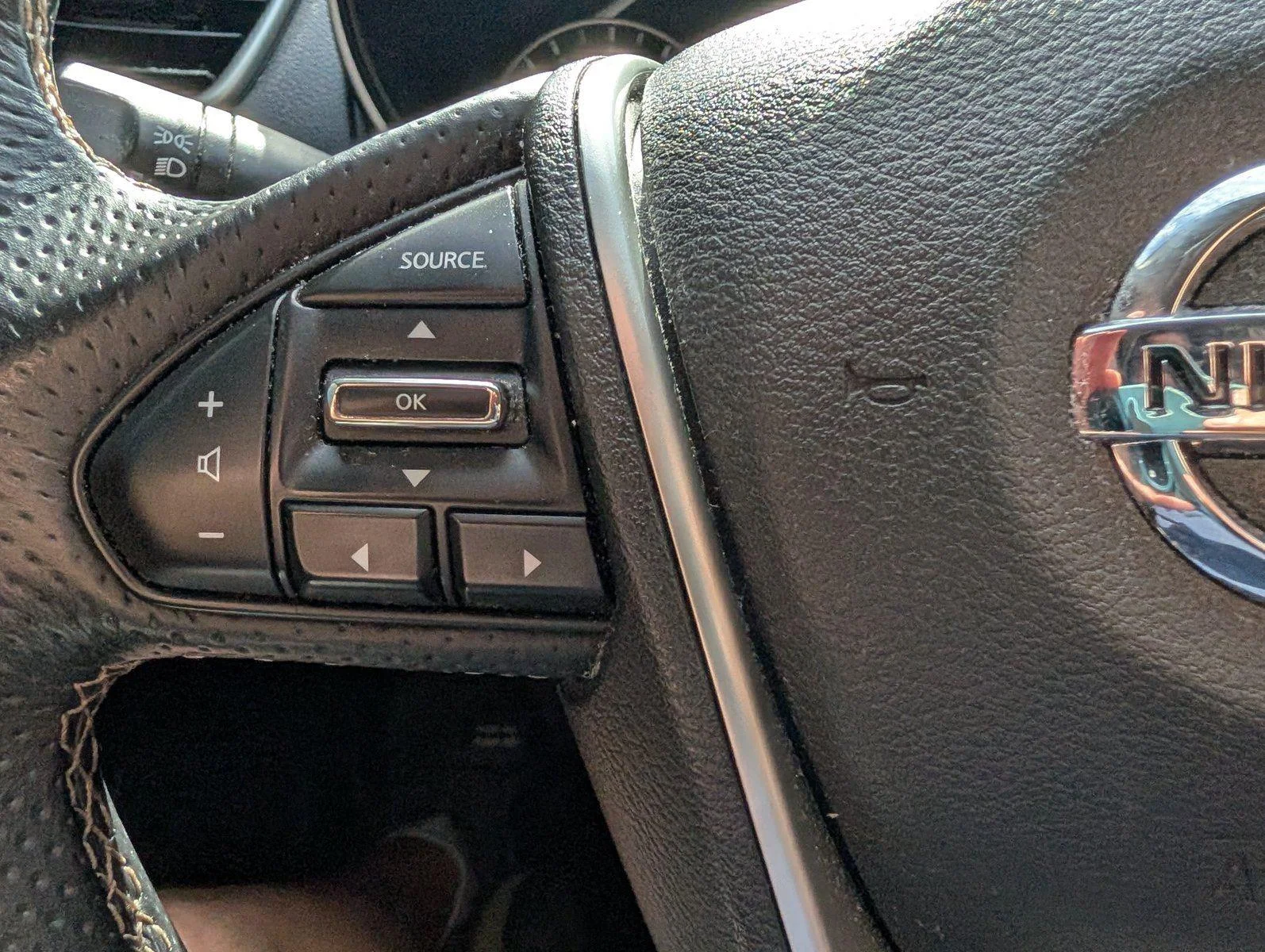 Used 2019 Super Black Nissan Platinum image 23
