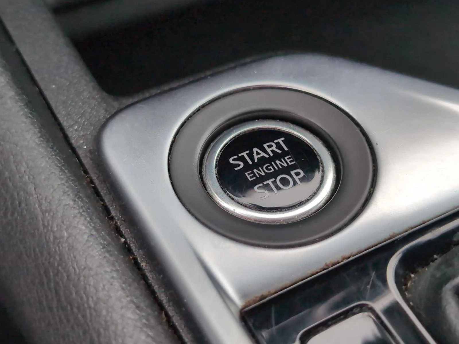 Used 2024 Rosewood Metallic Nissan SV image 23
