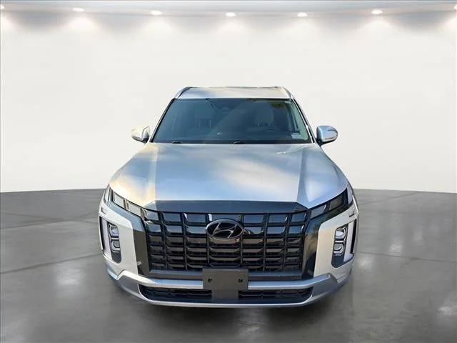 Used 2025 Silver Hyundai SEL image 7