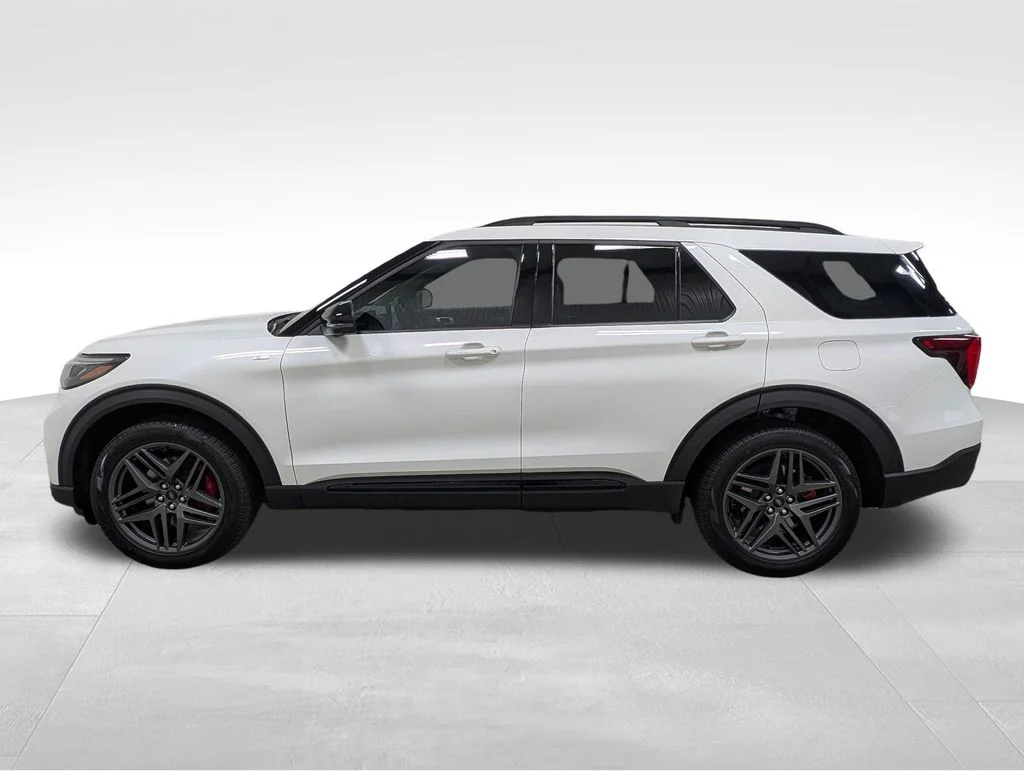 New 2026 Star White Metallic Tri-Coat Ford ST-Line image 1