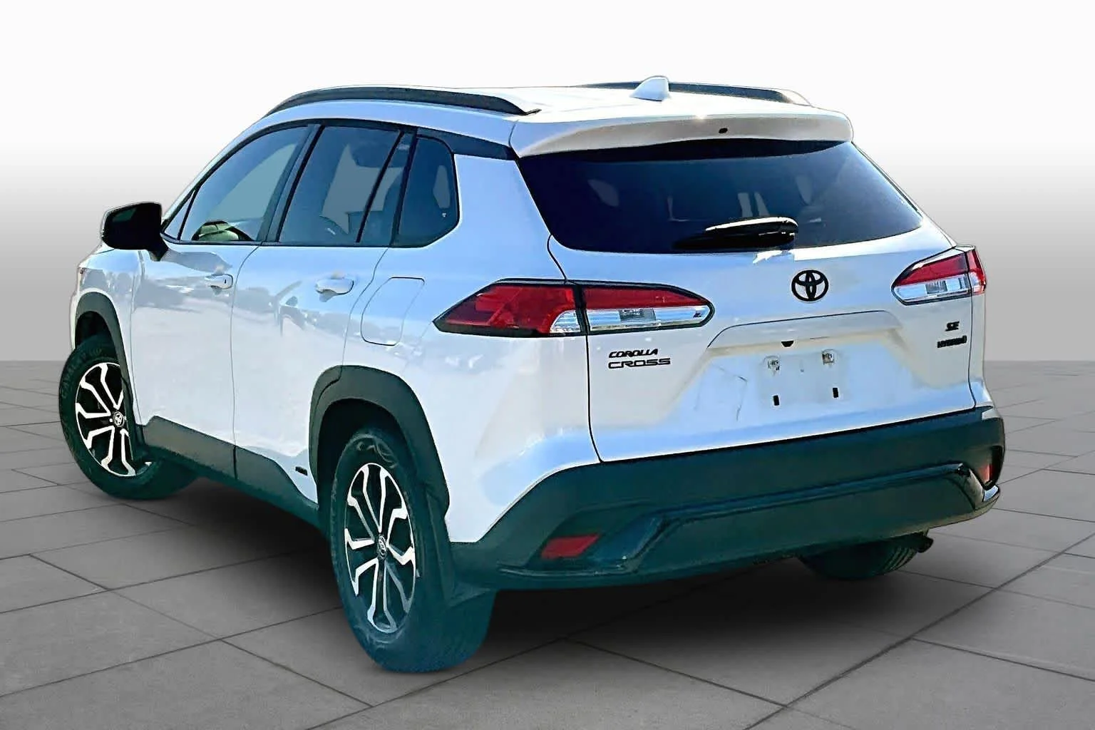 Used 2024 Wind Chill Pearl Toyota Hybrid SE image 11
