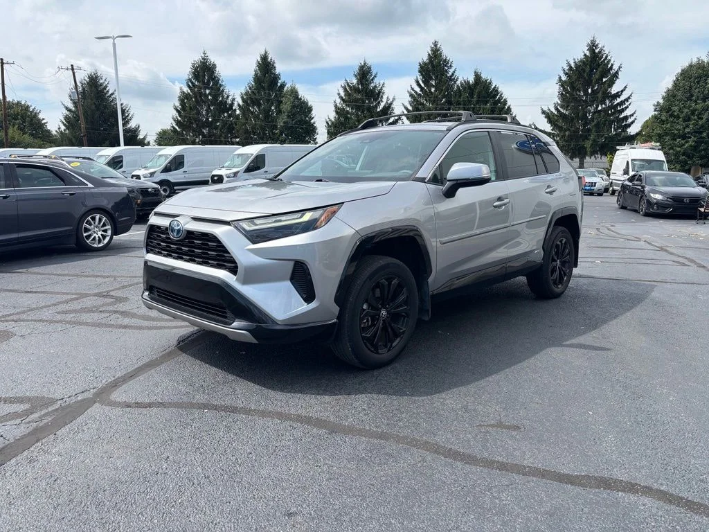 Used 2022 Silver Toyota SE image 9