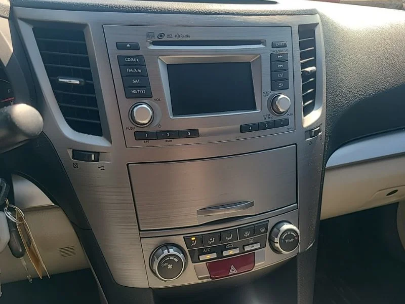Used 2014 White Subaru 2.5i image 15