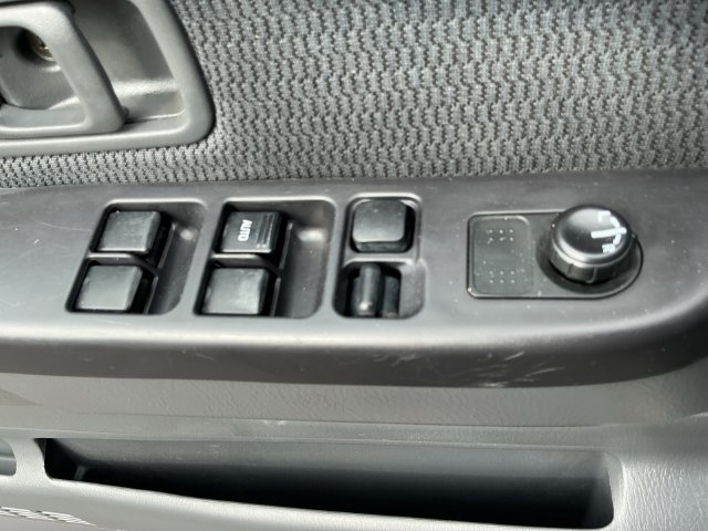 Used 2004  Nissan SC image 12