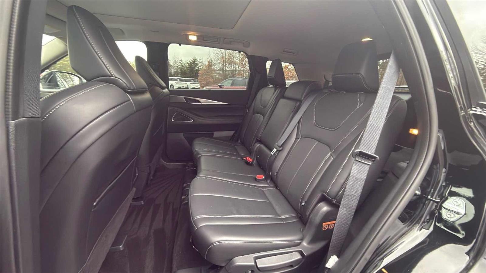 2025 INFINITI QX60 LUXE - Photo 12