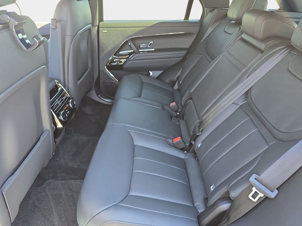 New 2026 Santorini Black Land Rover Dynamic SE image 15