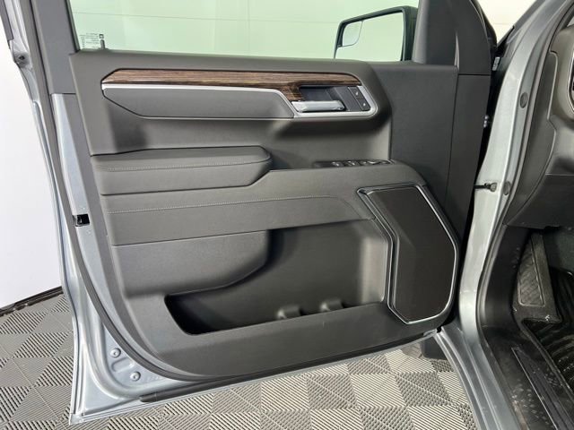New 2026 Sterling Metallic GMC Elevation image 17