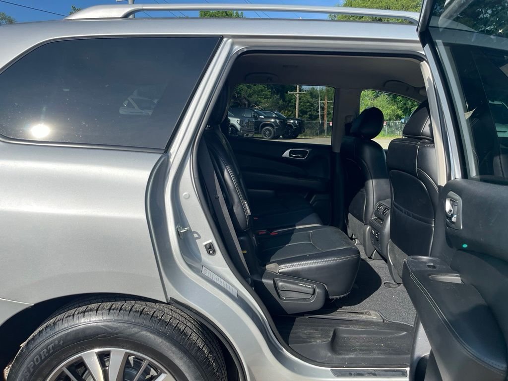 Used 2020 Brilliant Silver Metallic Nissan SL image 33