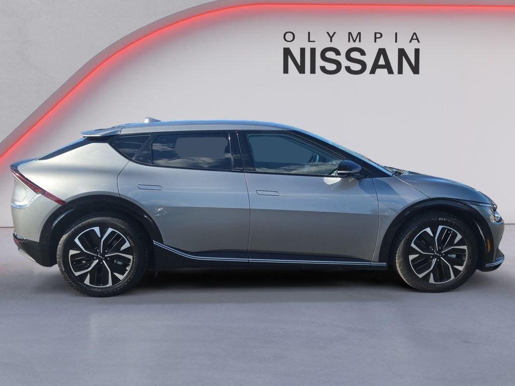 Used 2024 Gray Kia Wind image 7