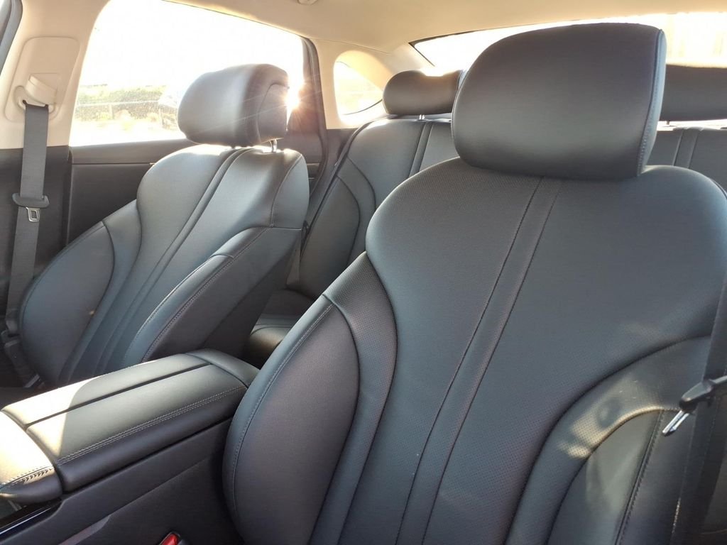 Used 2025 Silver Genesis 2.5T image 16
