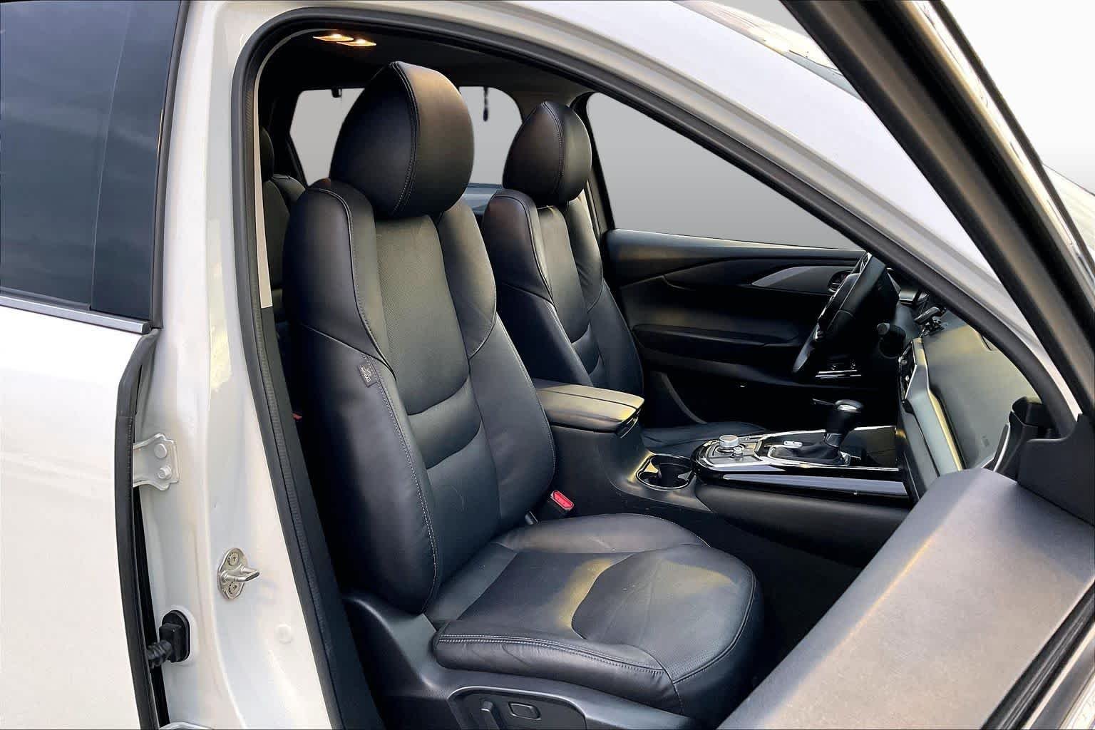 Used 2021 Snowflake White Pearl Mica Mazda Touring image 9