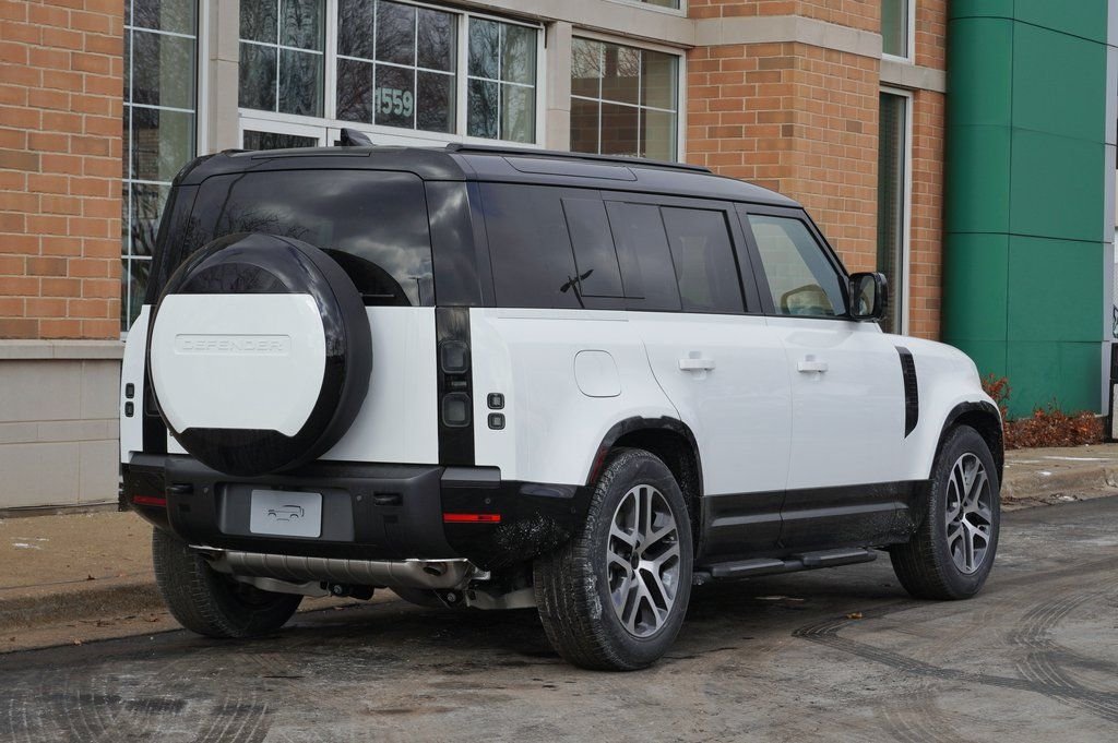 Used 2026 White Land Rover X-Dynamic SE image 7