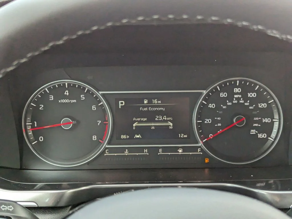 New 2023 RED Kia S FWD image 20
