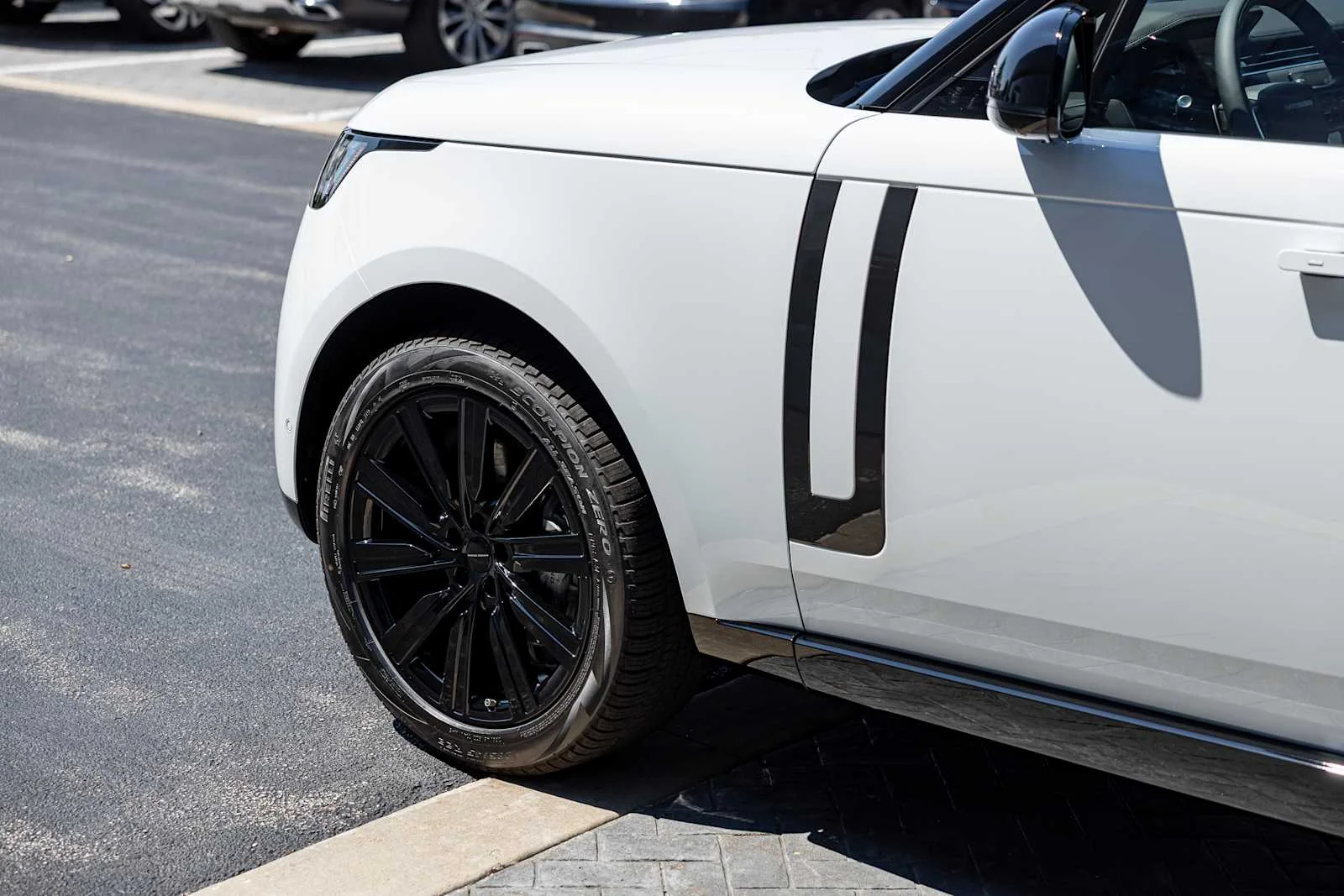 New 2026 Fuji White Land Rover SE image 36