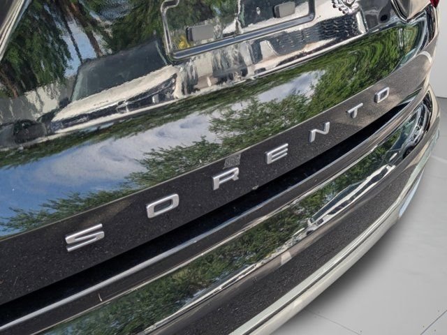 Used 2021 Black Kia SX image 39