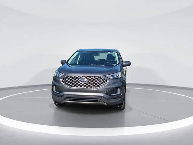 Used 2024 Gray Ford SEL image 3