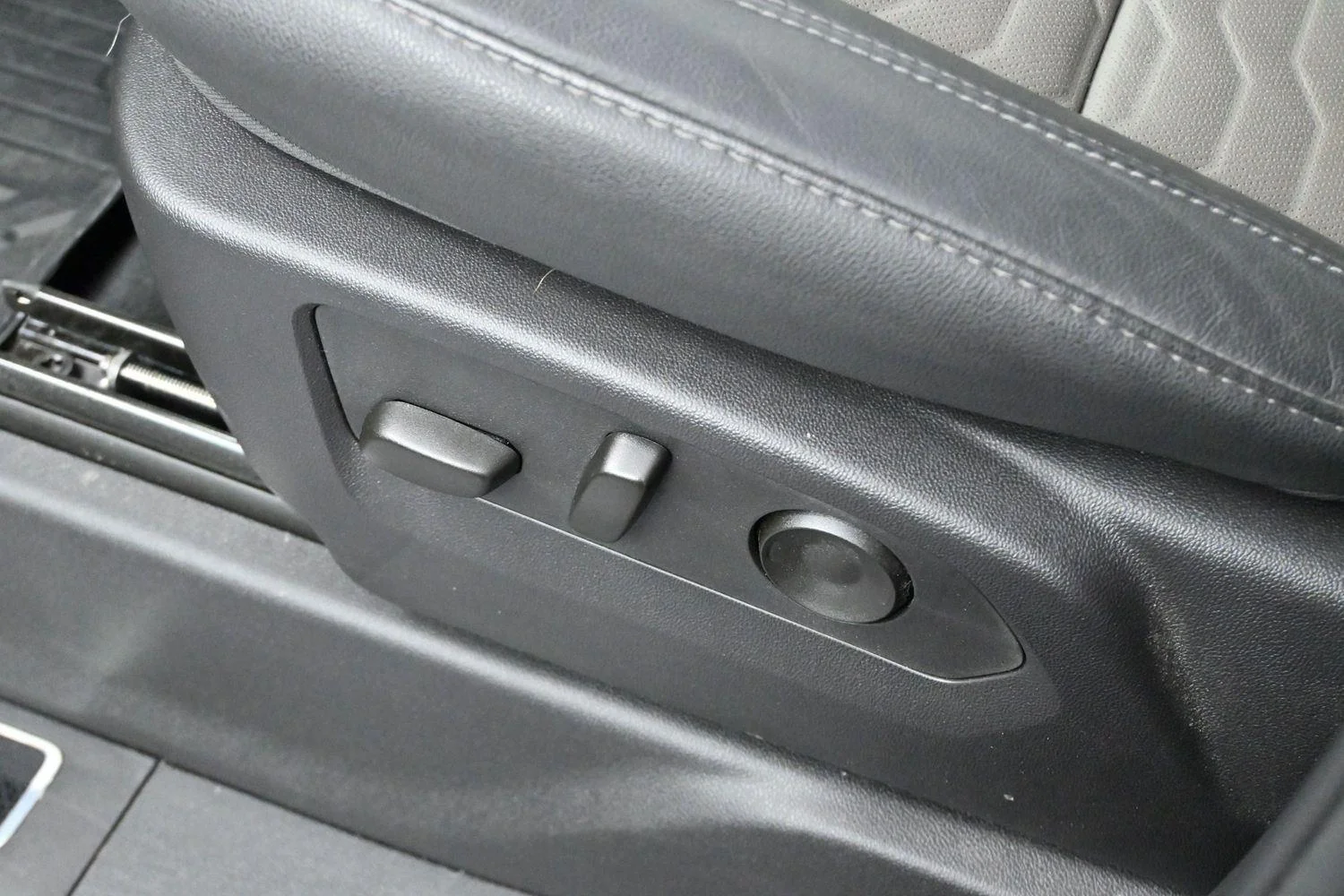 Used 2025 Slate Gray Metallic Chevrolet ZR2 image 14