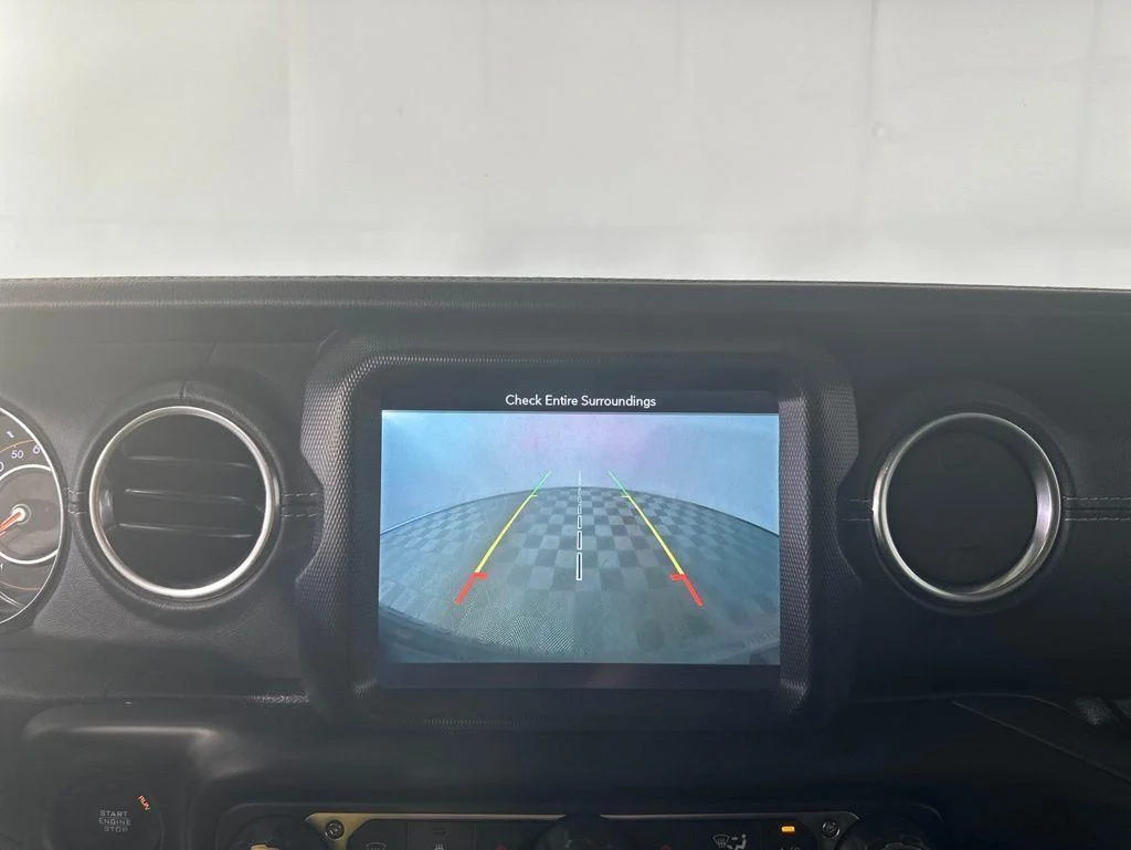 Used 2019 Mojito! Clearcoat Jeep Unlimited Sahara image 18