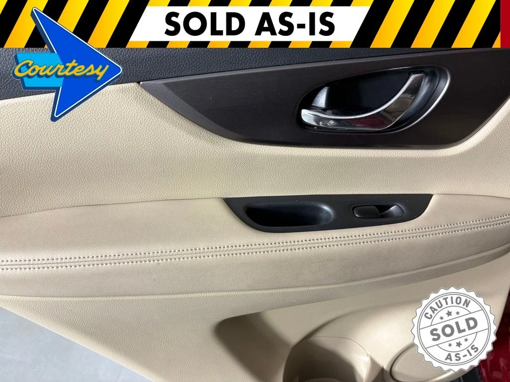 Used 2015 Red Nissan S image 33