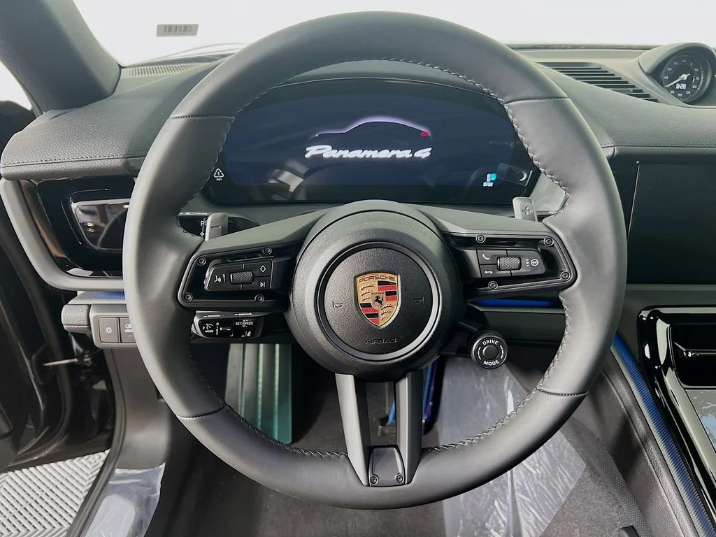 2025 Porsche Panamera 4 E-Hybrid - Photo 12