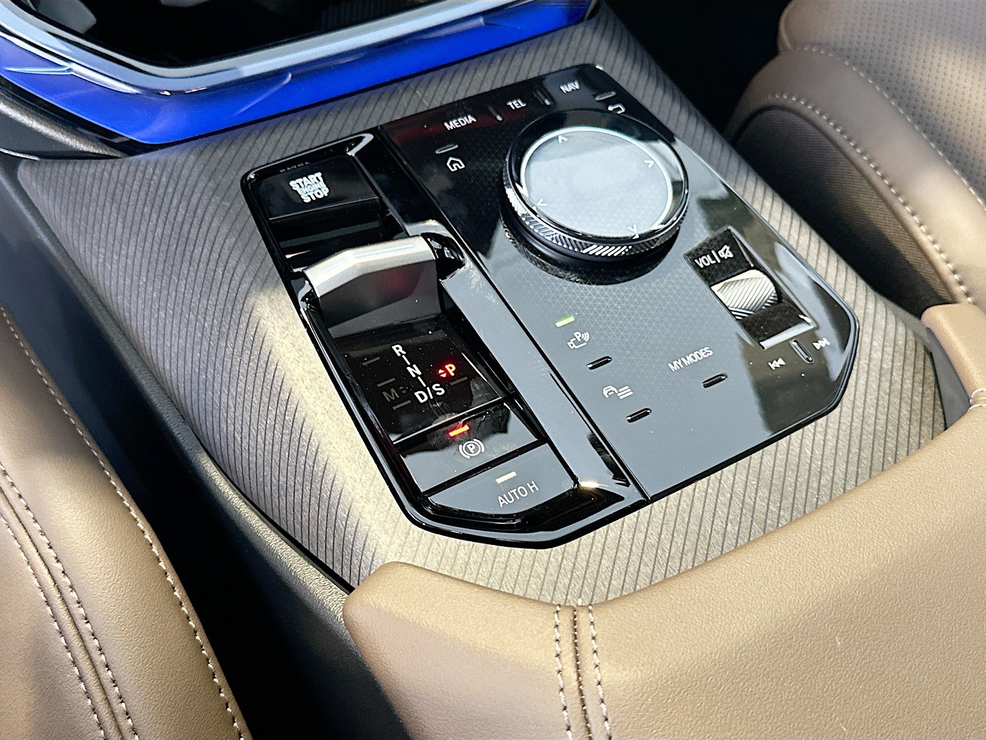 New 2026 Dark Graphite Metallic BMW 30 xDrive image 13