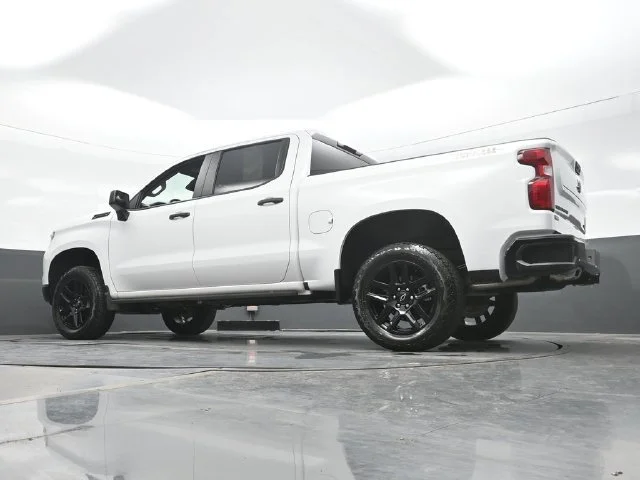 Used 2025 Summit White Chevrolet Custom Trail Boss image 19