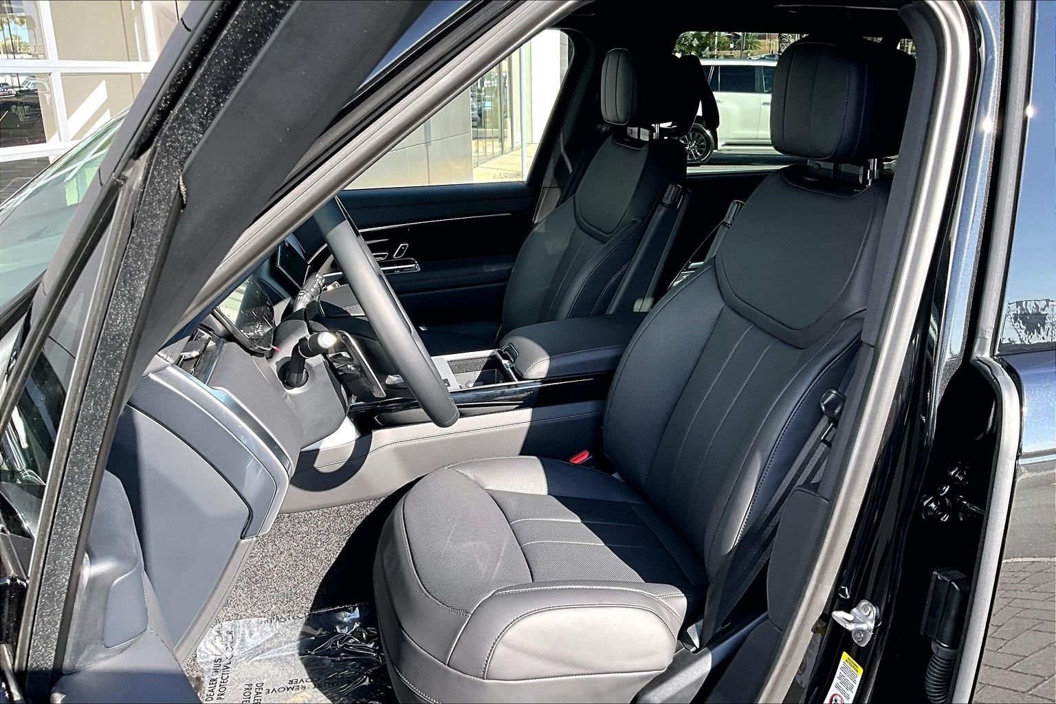 New 2026 Santorini Black Land Rover SE image 9