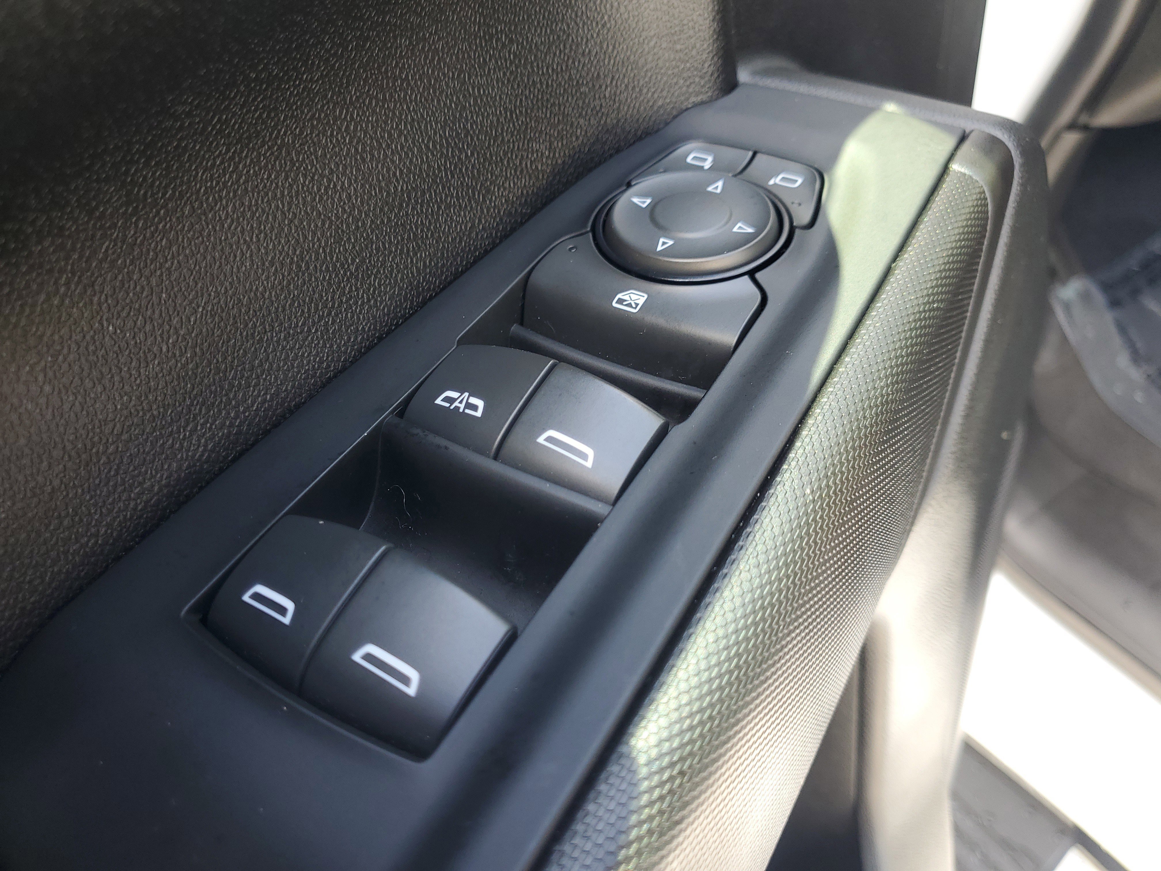 Used 2022 Summit White Chevrolet Custom image 17
