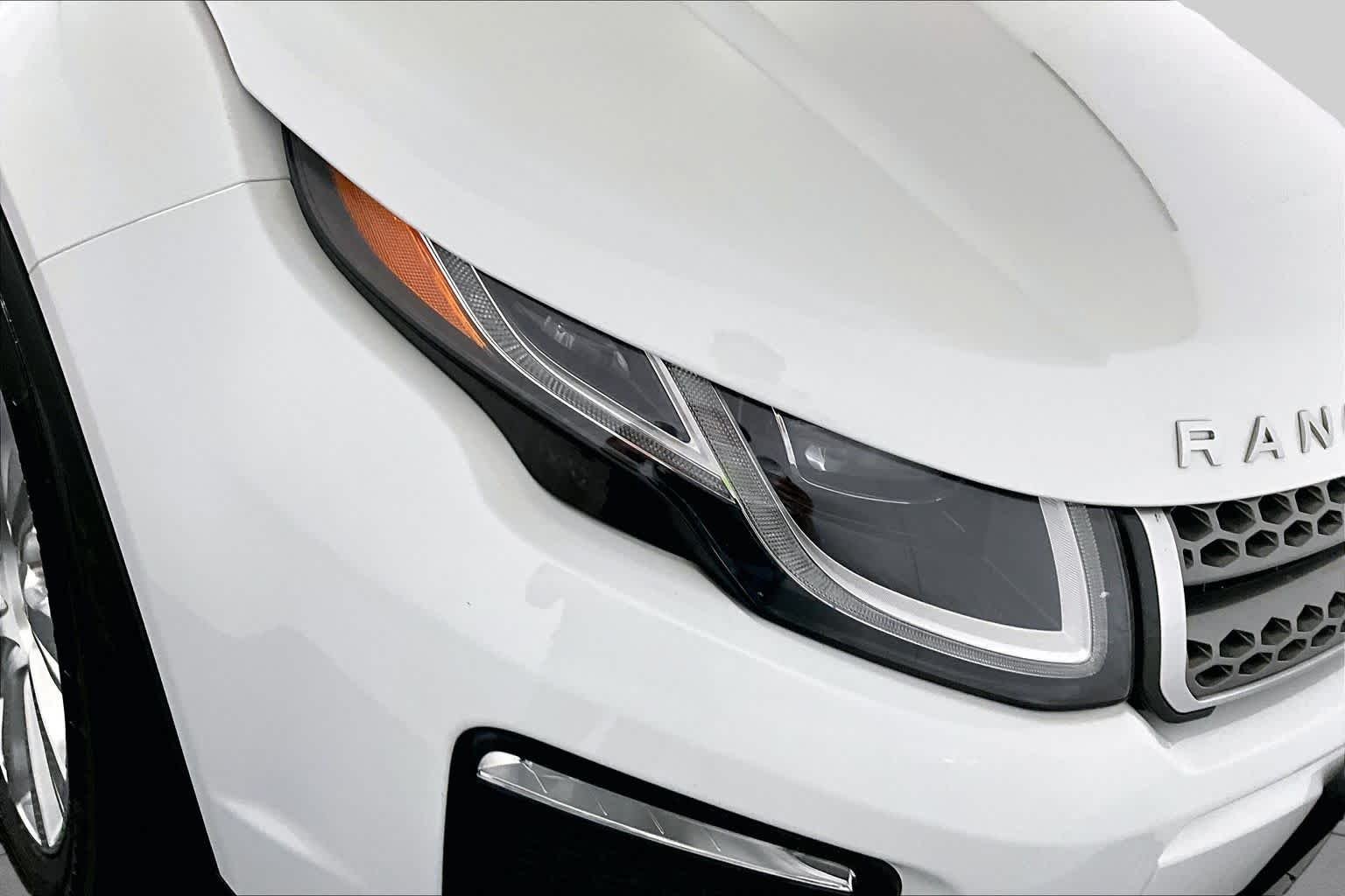 Used 2018 Fuji White Land Rover HSE image 27