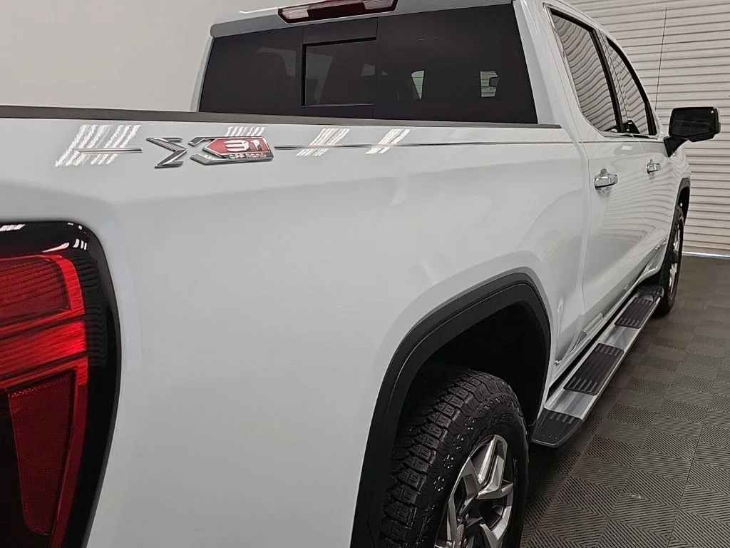 2026 GMC Sierra 1500 SLT - Photo 9