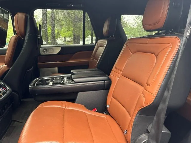 Used 2019 Black Lincoln Reserve image 16