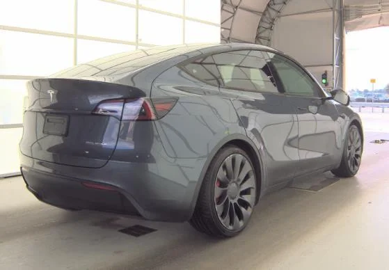 Used 2023  Tesla Performance image 3