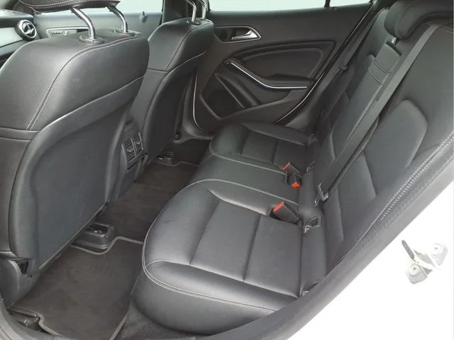 Used 2020 White Mercedes-Benz GLA 250 image 12