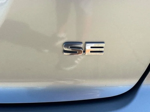 Used 2025 Silver Mitsubishi SE image 14