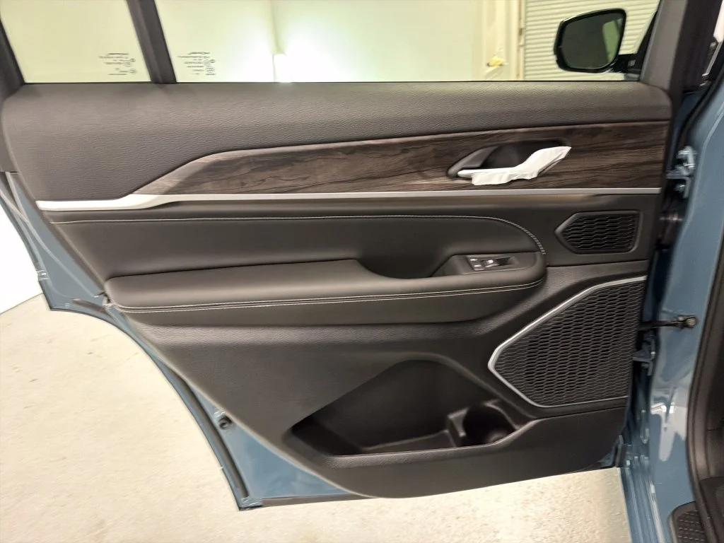 New 2027 Gray Jeep Limited image 11
