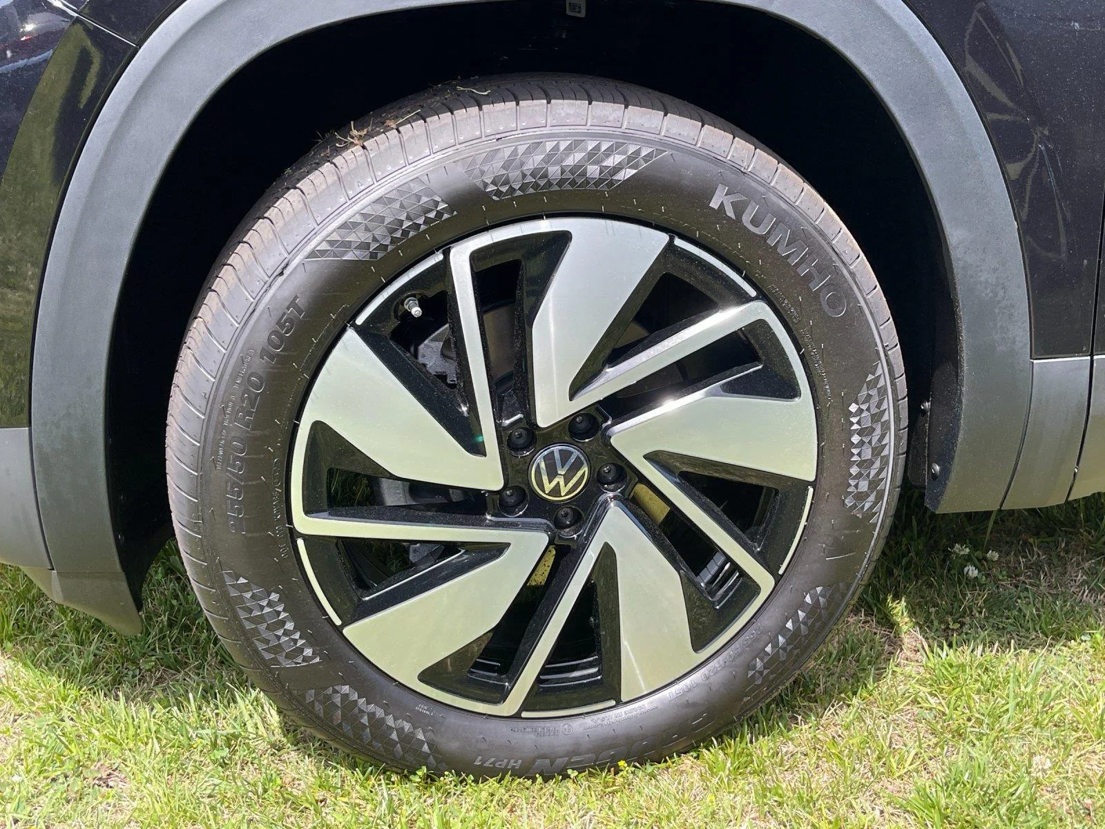 New 2026 deep black pearl Volkswagen 2.0T SEL image 10