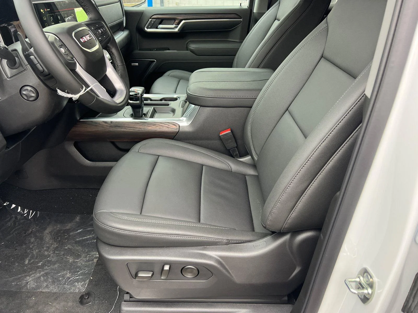 2026 GMC Sierra 1500 SLT - Photo 15