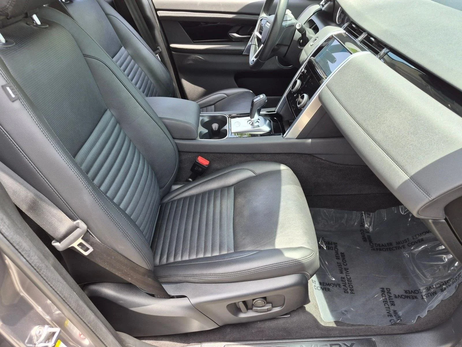 Used 2023 Grey Land Rover S image 21