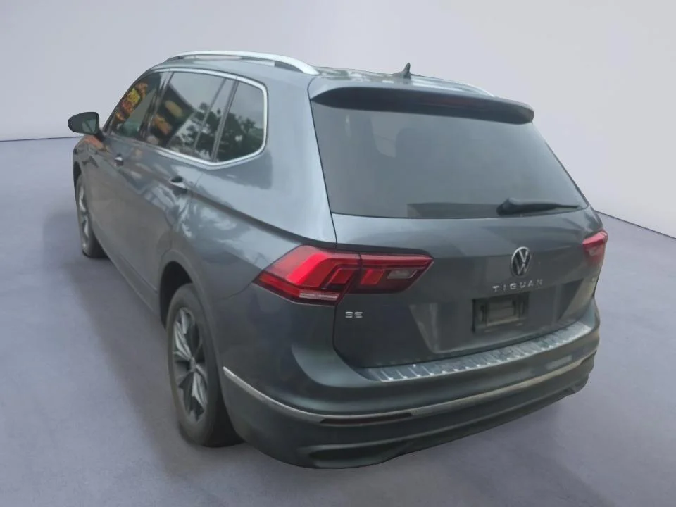 Used 2023 Platinum Gray Metallic Volkswagen SE image 6