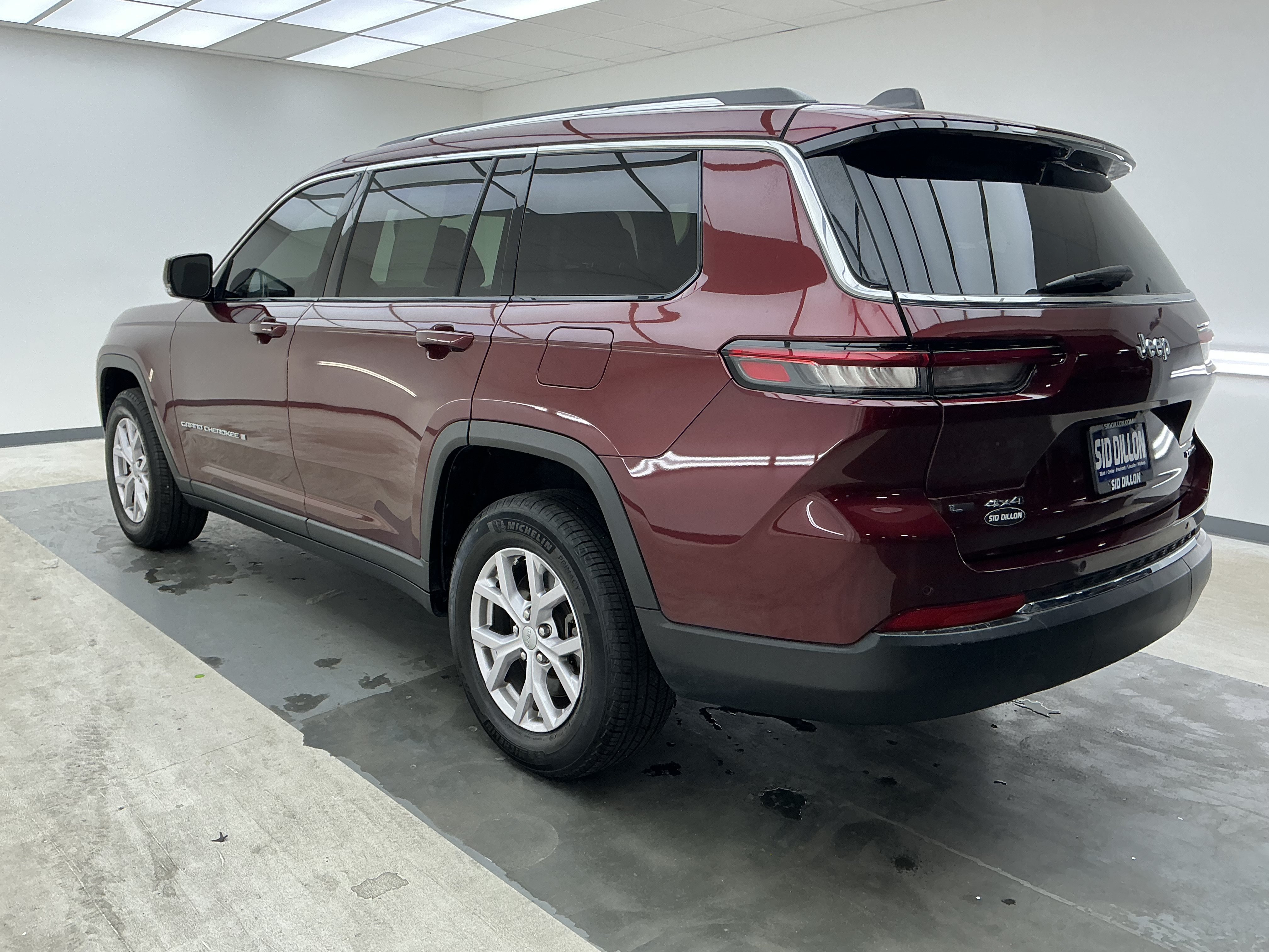 Used 2022 Velvet Red Pearlcoat Jeep Limited image 6