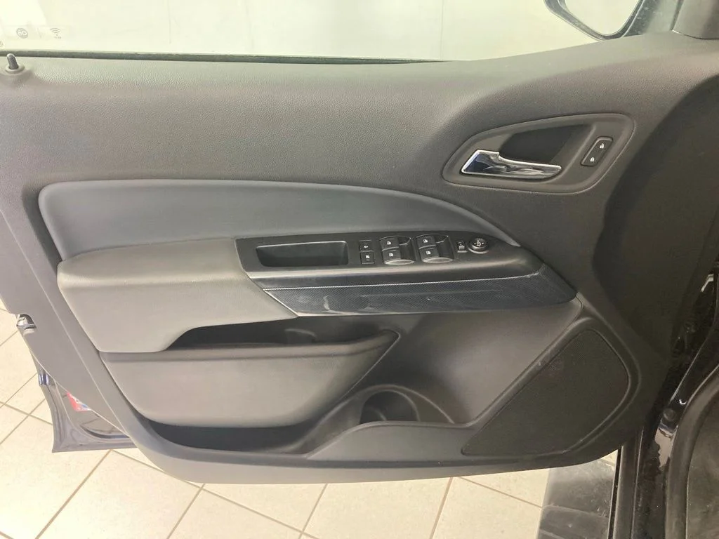 Used 2022 Black Chevrolet Z71 image 13