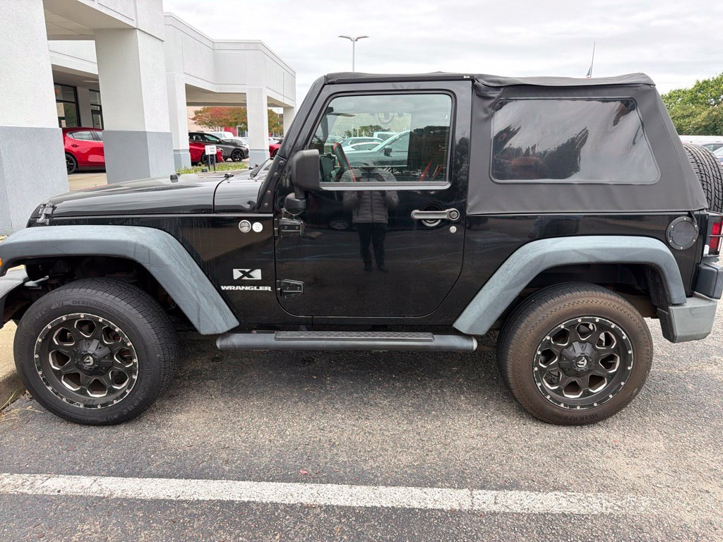 Used 2008 Black Jeep X image 2